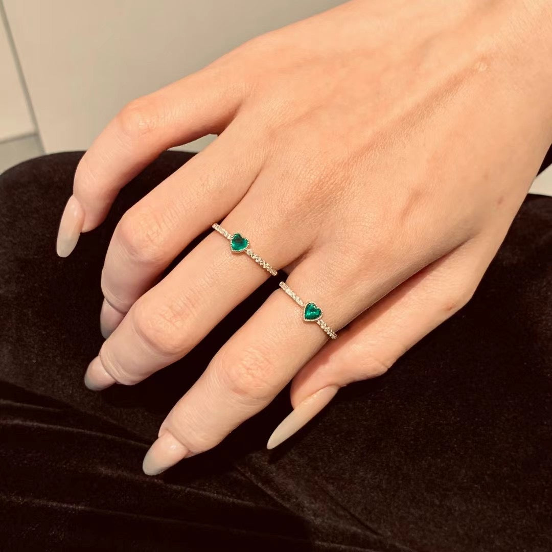 18k Heart Shaped Emerald Ring