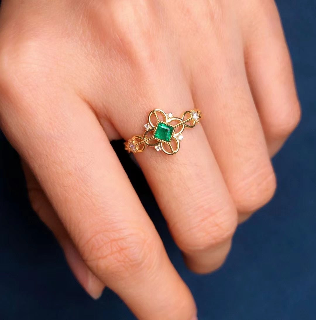 18k Diamond & Gemstones Vintage Ring