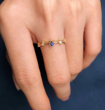 18k Diamond & Pear Shaped Sapphire / Ruby Ring