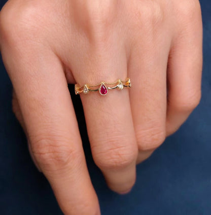 18k Diamond & Pear Shaped Sapphire / Ruby Ring