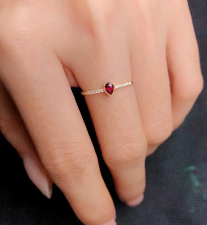 18k Diamond Pear Shaped Gemstone Ring